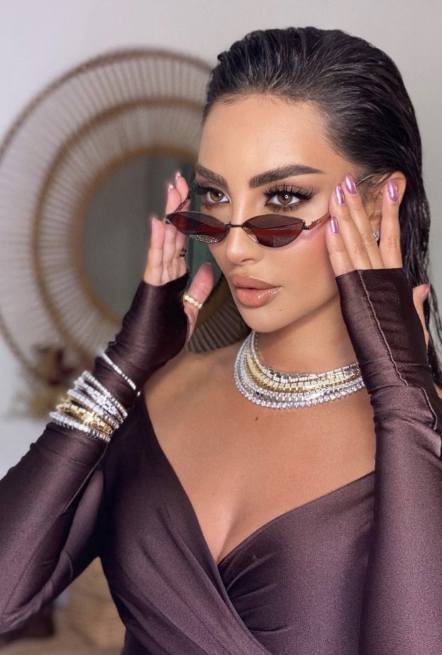 بين نور الغندور وكيم كارداشيان هل هناك تشابه أم اختلاف في اختيار قطع المجوهرات؟