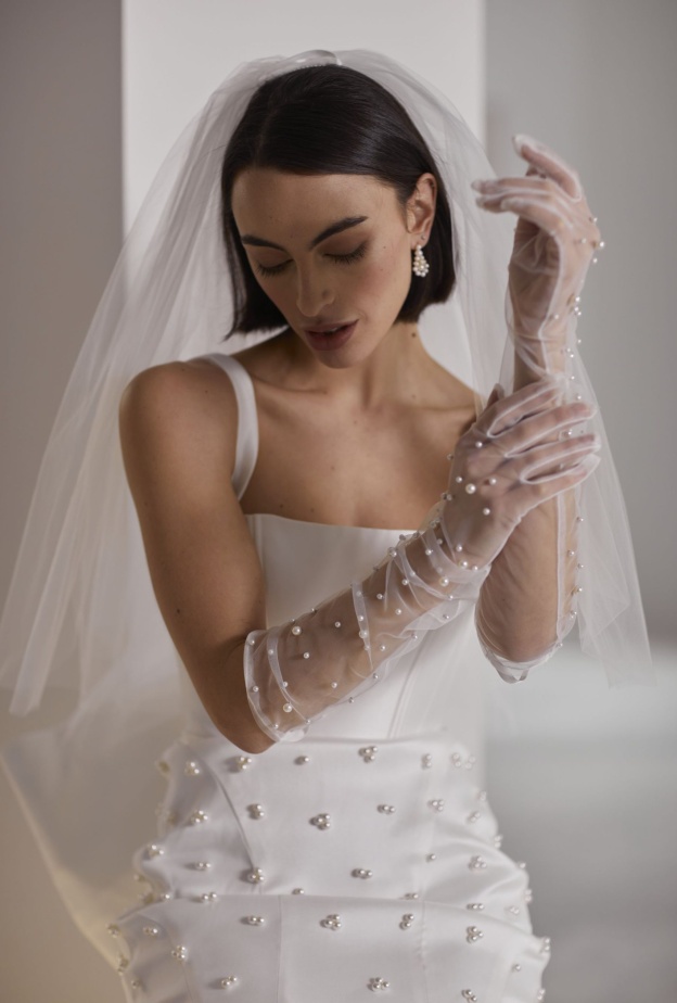قفازات العروس من Hera Couture