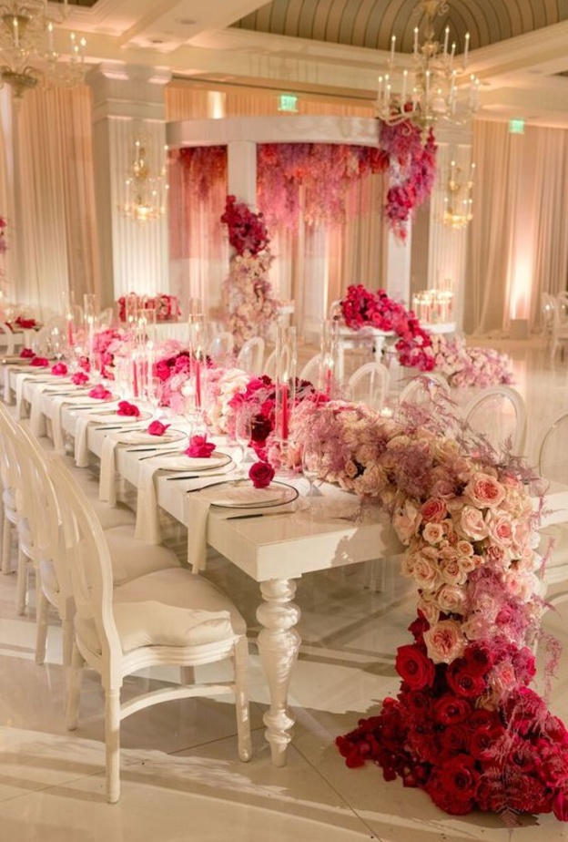 في أجواء عيد الحب إليك أجمل أفكار زينة طاولات الزفاف الرومانسية