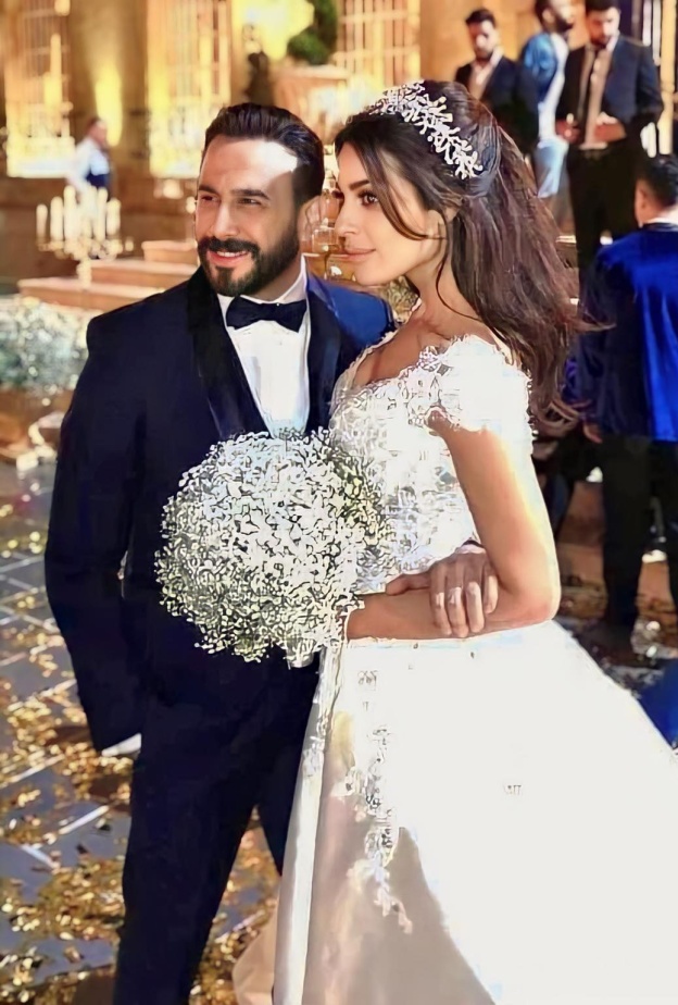 نادين نجيم تكشف عن موعد عرسها...هذه أبرز فساتين زفافها السابقةوتوقعاتنا لإطلالتها المنتظرة!