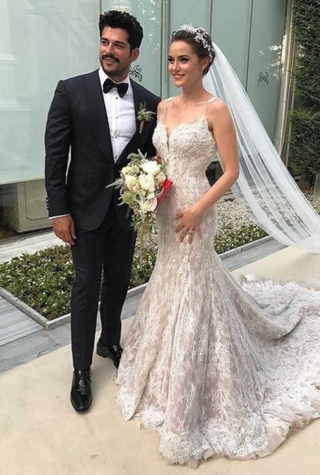 خاص عروس 2024... استوحي من إطلالات أبرز النجمات التركيات في يوم زفافهن