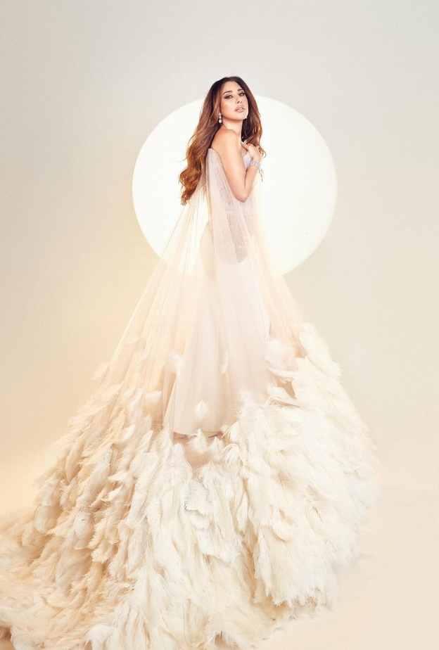 نجوى كرم لم تبخل على العروس بأغانيها.. وإليك منها صيحات فساتين عرائسية مستوحاة من إطلالاتها