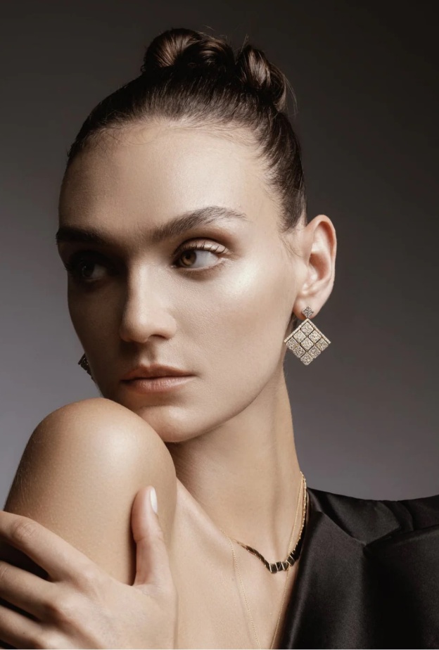 أقراط أذن مرصّعة بالألماس من إليانا ماكري Ileana Makri 