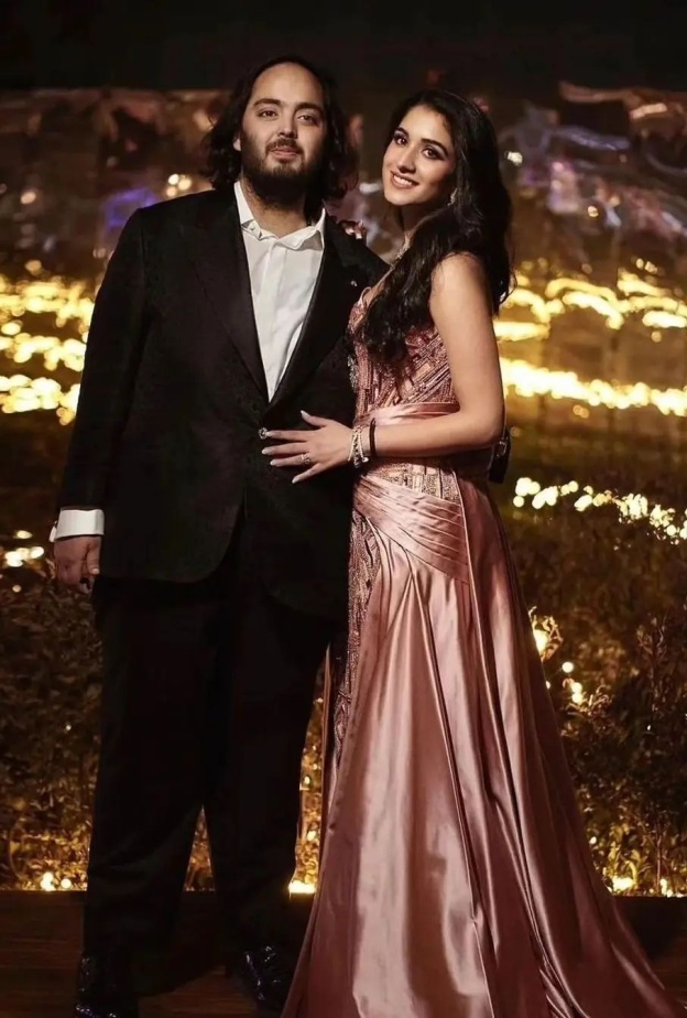 حفل ما قبل زفاف ابن أغنى رجال آسيا يشهد إطلالات مجوهرات تُقدّر بملايين الدولارات