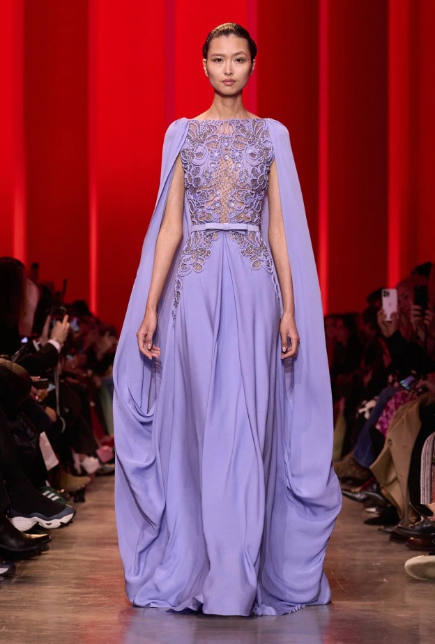 لعيد الأم... باقة فساتين سهرات تليق بإطلالة والدة العروس لصيف 2024