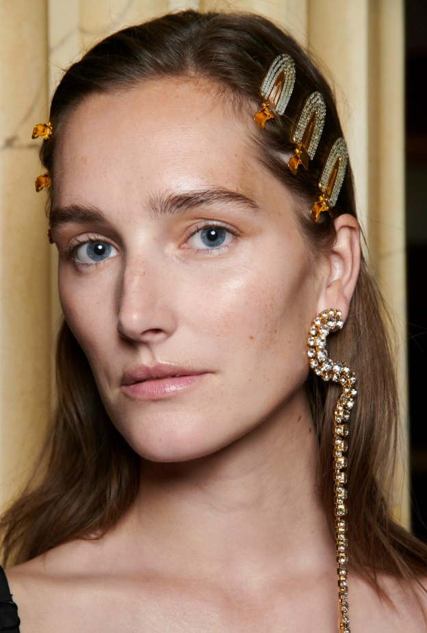 إكتشفي سر العيون الجميلة بلمسة من العناية المميزة