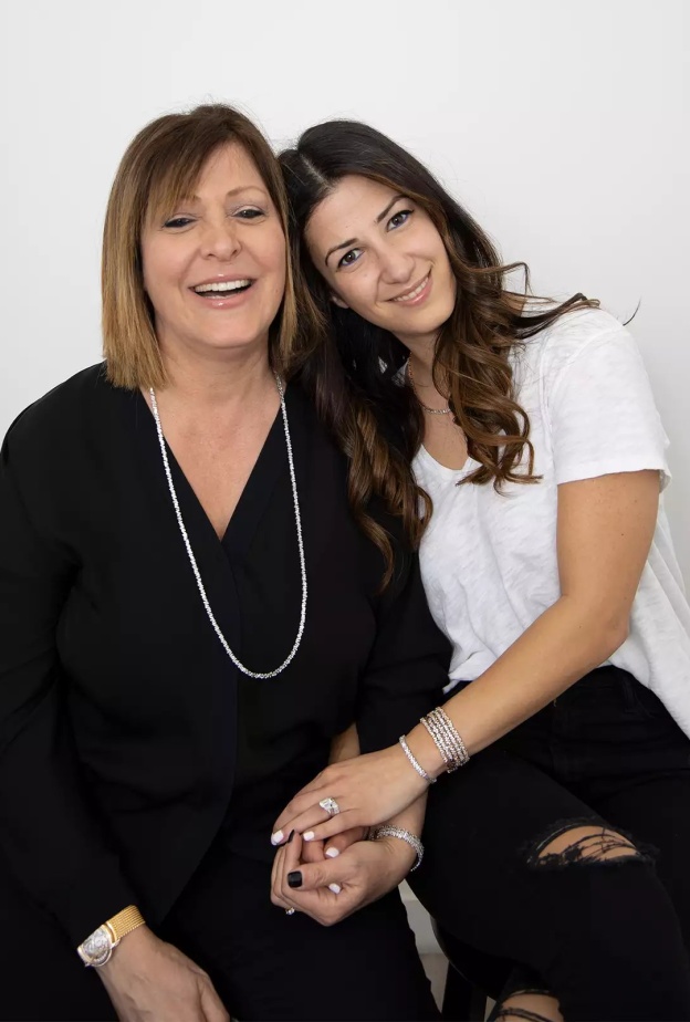 المصممة سوزان كالان Suzanne Kalan وإبنتها