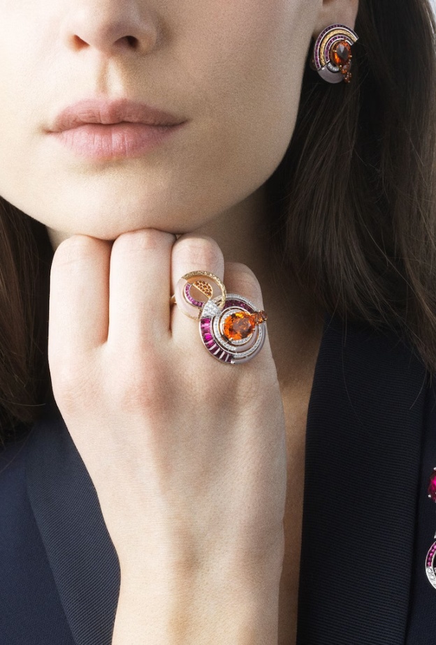 موديلات بروش فاخر مناسبة لإطلالة العباية في شهر رمضان الفضيل