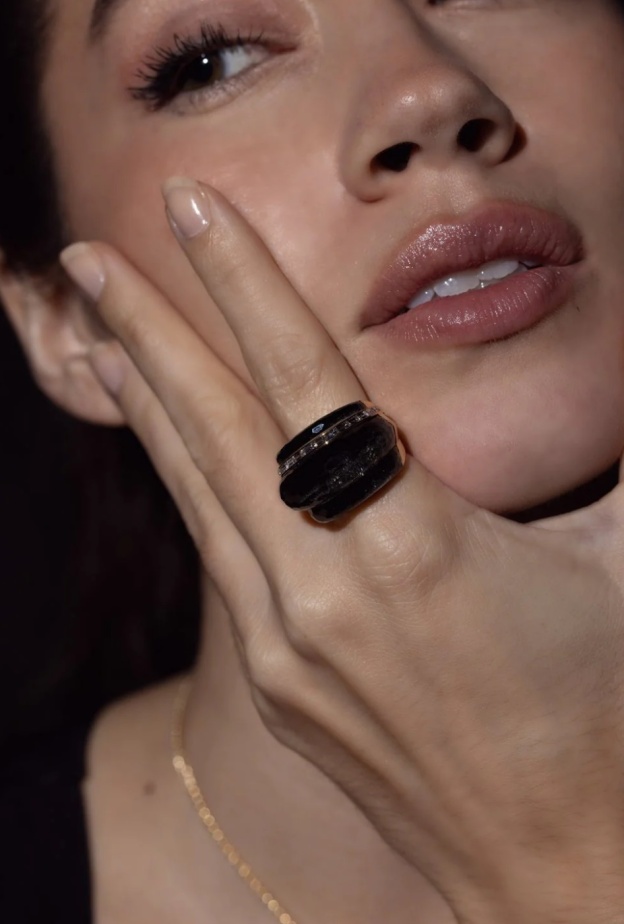 خاتم كوكتيل مرصّع بالأوبسيديان والألماس من ستيفن ويبستر Stephen Webster 