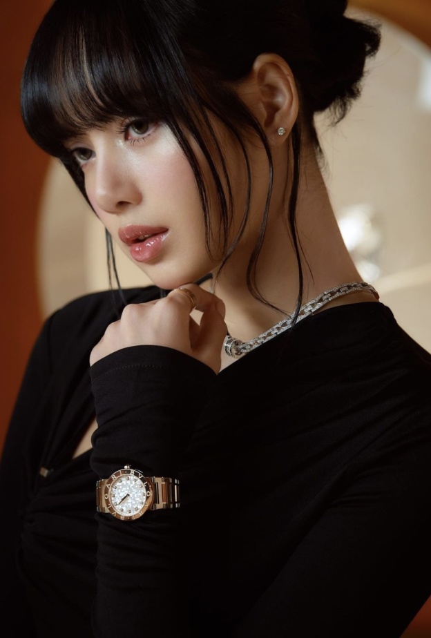 أحدث تصاميم موديلات ساعات نسائية فاخرة من أشهر دور المجوهرات لسهرات رمضان 2024