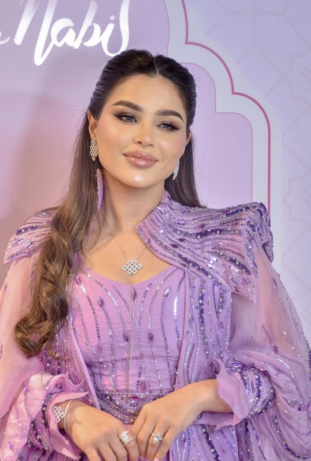 تصاميم مجوهرات ملائمة لإطلالة العباية خلال شهر رمضان 