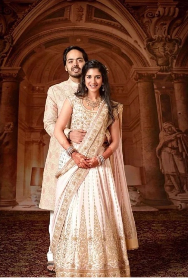 راديكا ميرشانت زوجة ابن أغنى رجال آسيا بمجوهرات مرصّعة بالألماس 