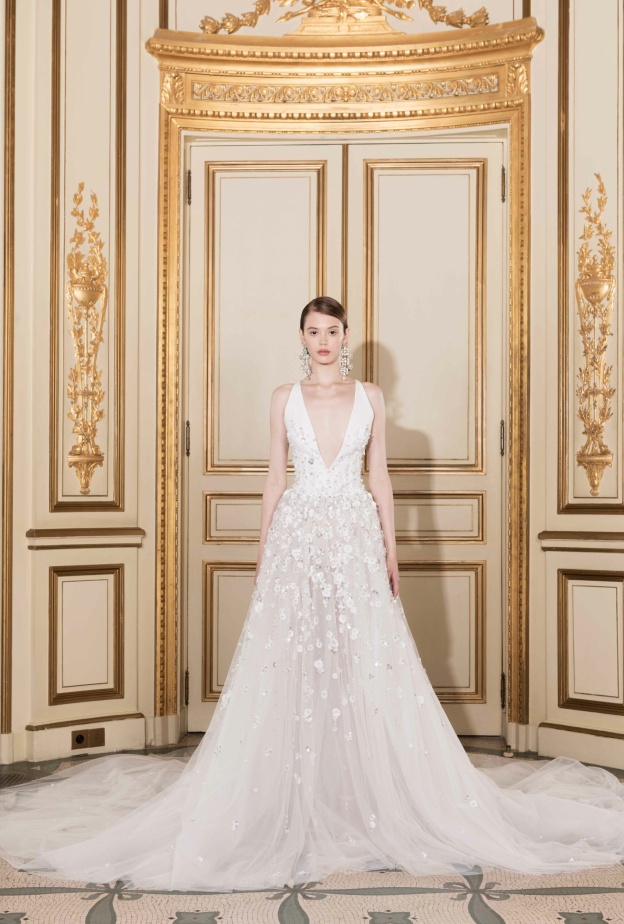 فستان زفاف بقبة V تصميم دار جورج حبيقة