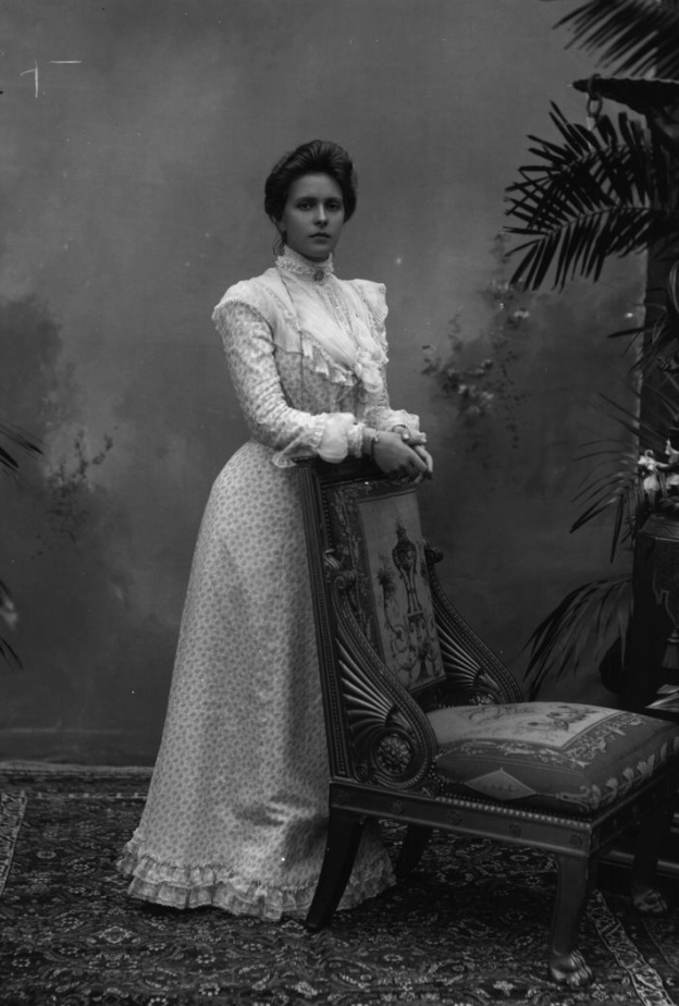 قصة الأميرة أليس جدة الملك تشارلز من النفي إلى مصحة عقلية