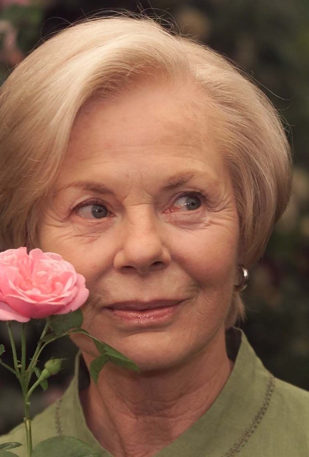 كاثرين دوقة كينت الأنيقة المتواضعة تحتفل بعيد ميلادها الحادي والتسعين