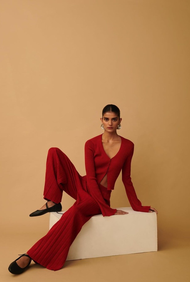 من تصاميم أسبوع الموضة في باريس لعلامة Yasmina Q من تصوير Zach Clapham