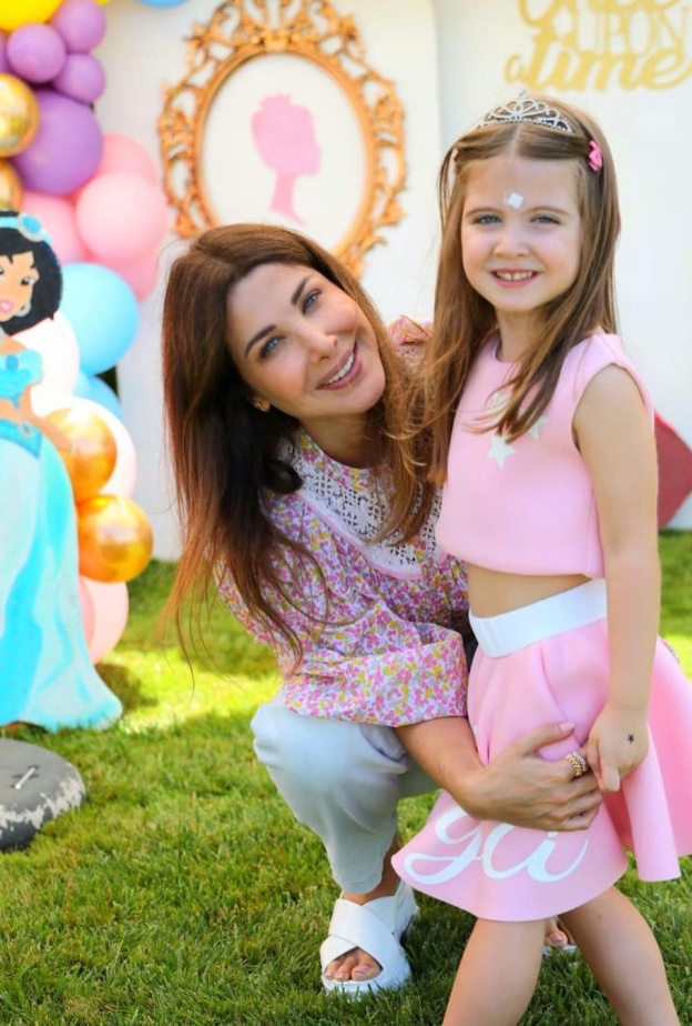 نجمات أمهات وضعنّ بصماتهنّ في عالميّ الفن والمجوهرات اللافتة