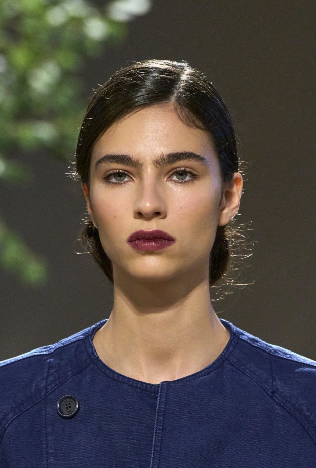 مستحضرات تجمع بين عالمي المكياج والعناية بالبشرة لإطلالة جذابة وصحية في ربيع 2024