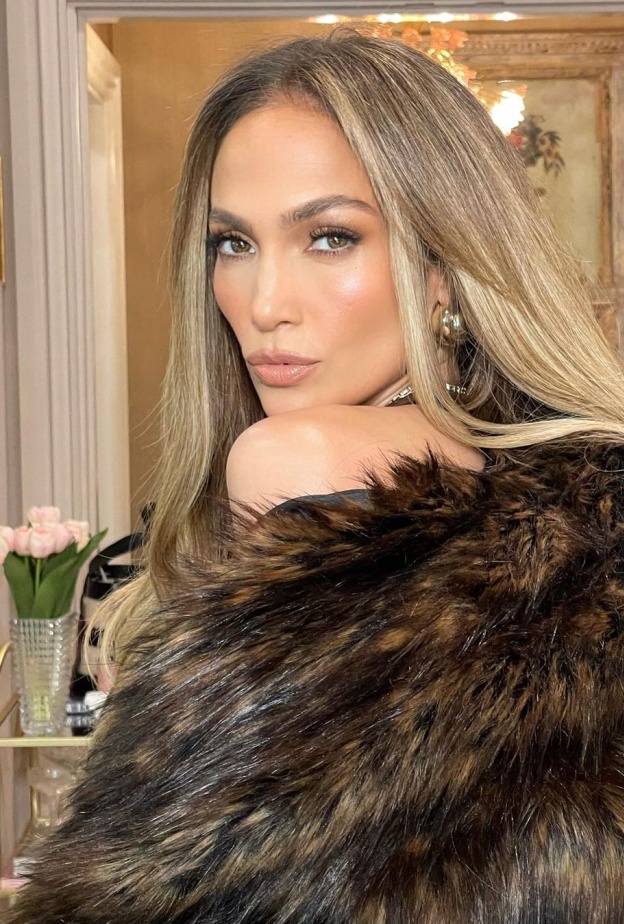 نجمات عالميات أمهات تخطّين الخمسين وحافظن على جمالهن في عيد الام 2024