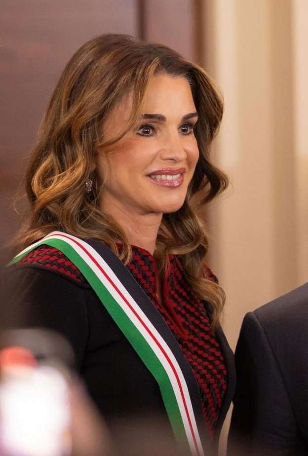 مكياج البشرة بأسلوب الملكة رانيا