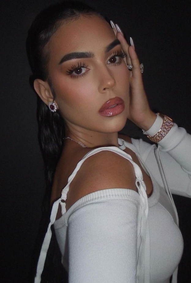 المكياج البرونزي يحقق لك إطلالة مثالية في سهرات رمضان ..اعتمديه بخطوات جورجينا رودريغز