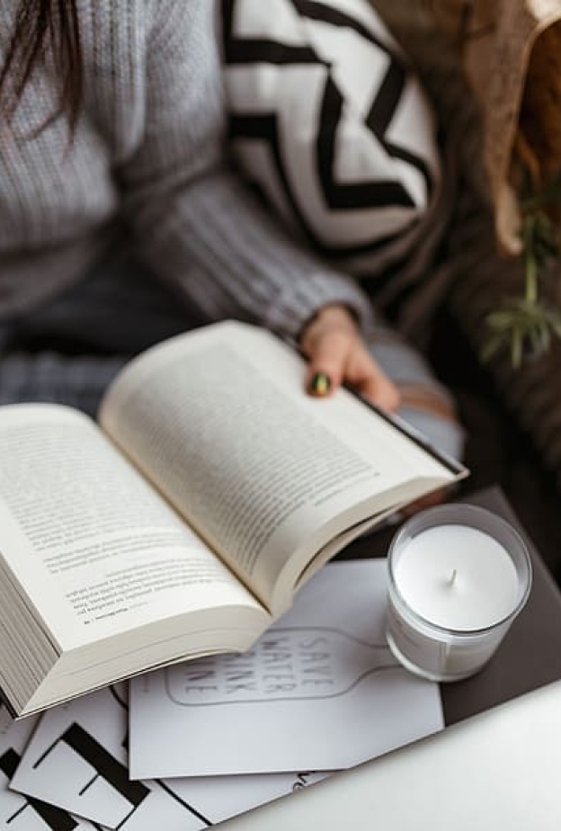 10 فوائد للقراءة بشكل يومي.. مُتعة مجانية