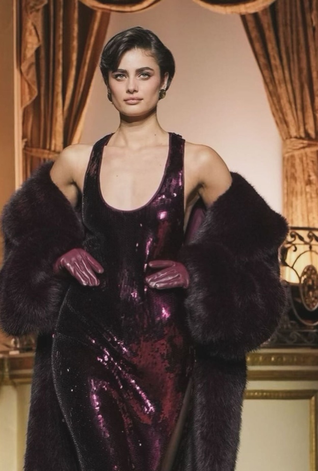 مجوهرات تايلور هيل