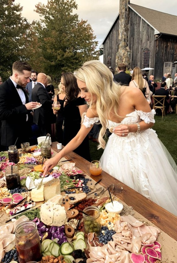 منعاً لهدر الطعام.. 3 أفكار للتصرف ببقايا طعام حفل الزفاف