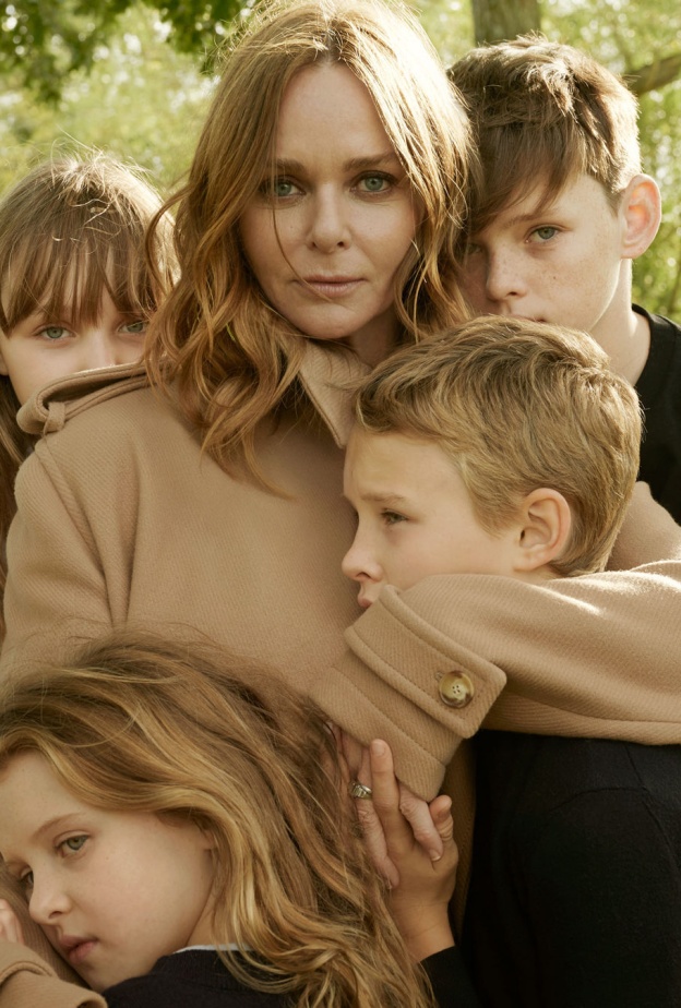 مصممات أزياء جمعن بين شغف التصميم والأمومة... نحتفل بهنّ بمناسبة عيد الأم