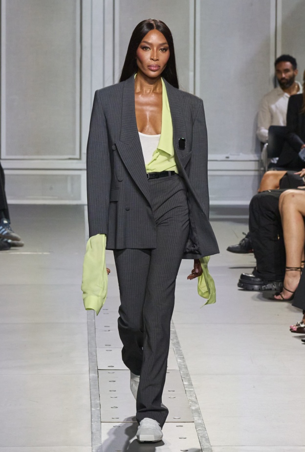 إطلالة من Coperni