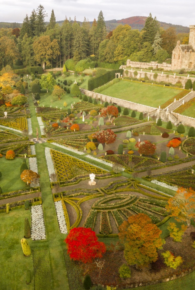 مجموعة Dior cruise في أسكتلندا