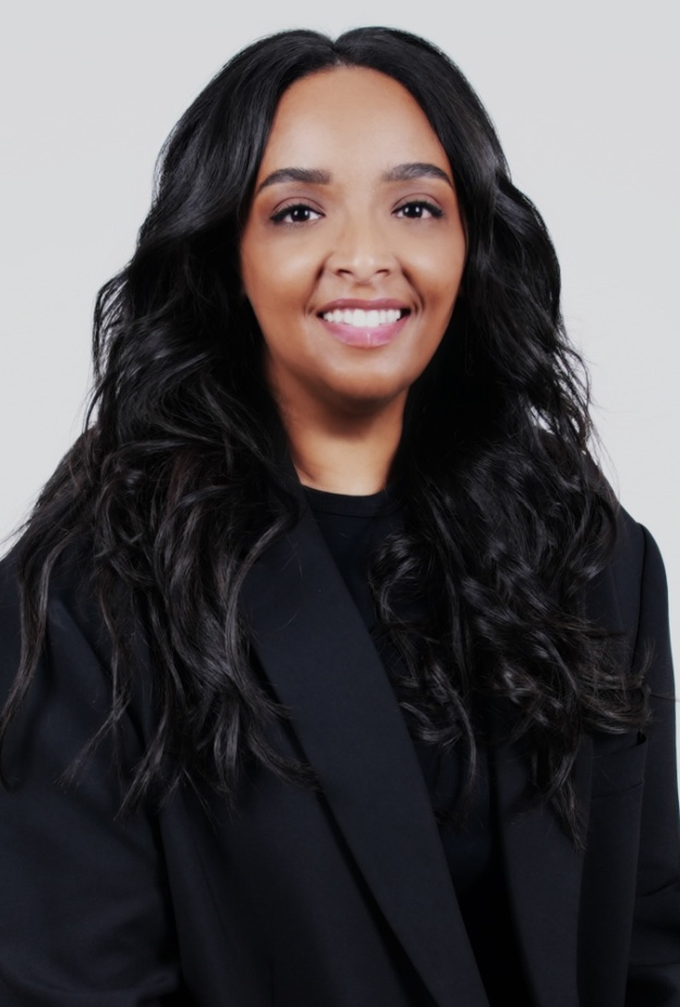 قوّة الأمّ في حريتها