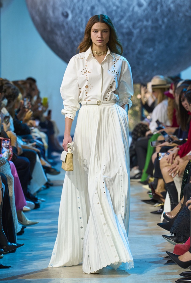 موضة التنانير البيضاء تتخطى التقاليد في رمضان 2024 