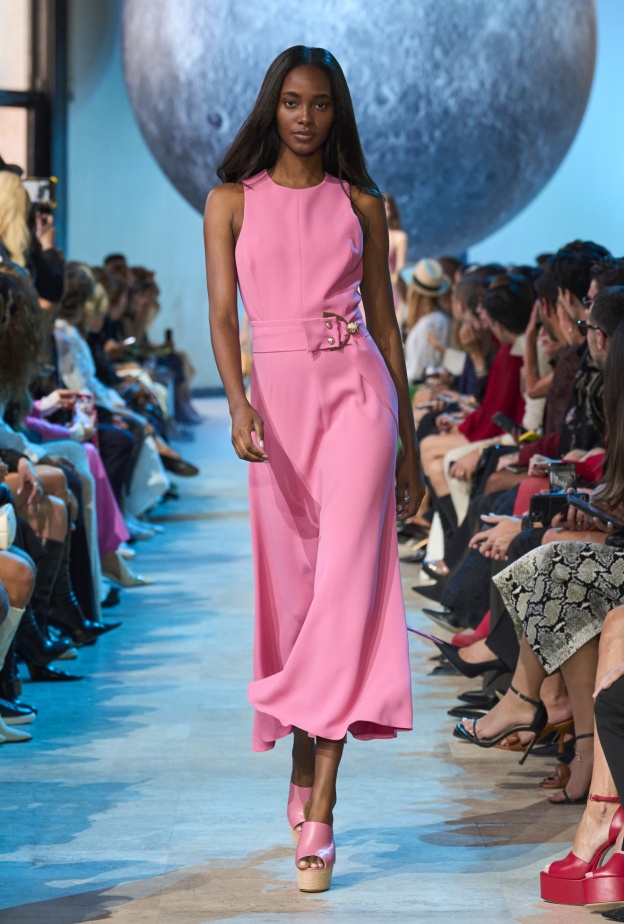 إطلالة من Elie Saab