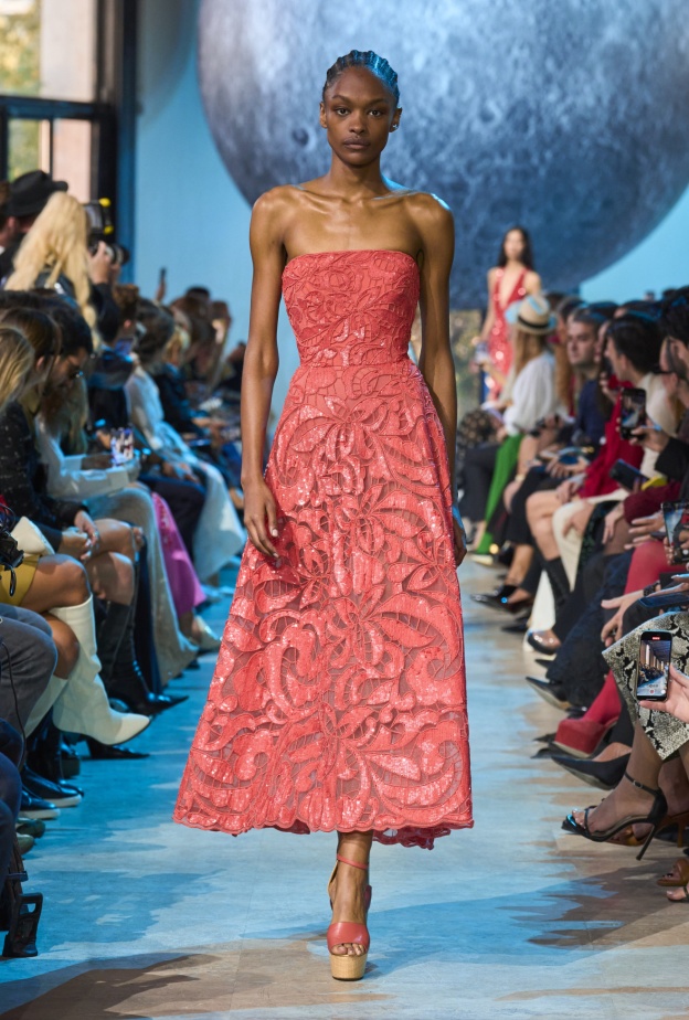 إطلالة من Elie Saab