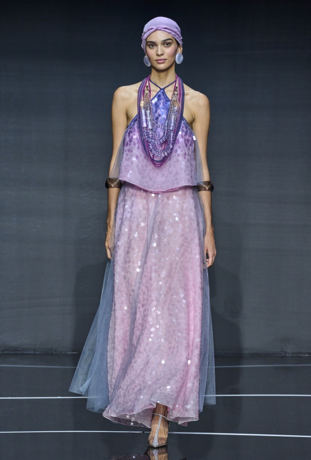 إطلالة من Emporio Armani