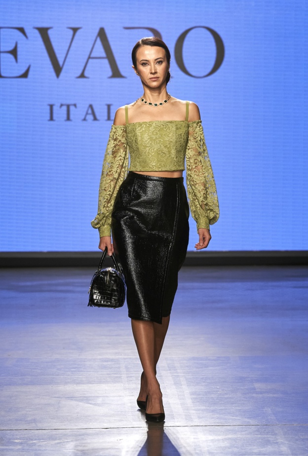 موضة التنانير السوداء في عيد الأم 2024