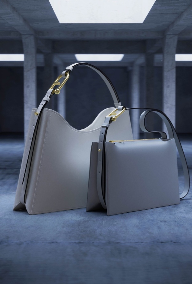 حقيبة Furla Nuvola بأحجام متنوعة 