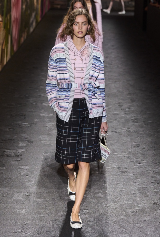 الشورت الطويل انطلق من جزيرة بيرمودا ليغزو العالم ويصبح من أبرز صيحات الموضة 