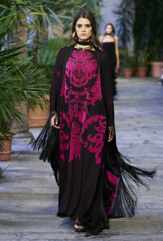 إطلالة من Luisa Spagnoli