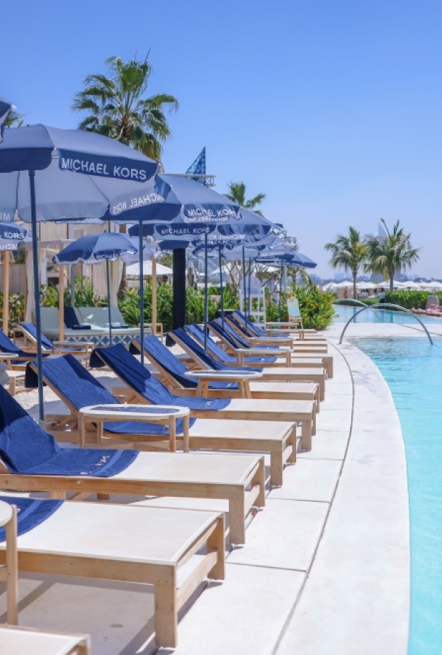 دار مايكل كورس تطلق أول فعالية شاطئية مع نادي  MICHAEL KORS BEACH CLUB  في  THE 305 بدبي