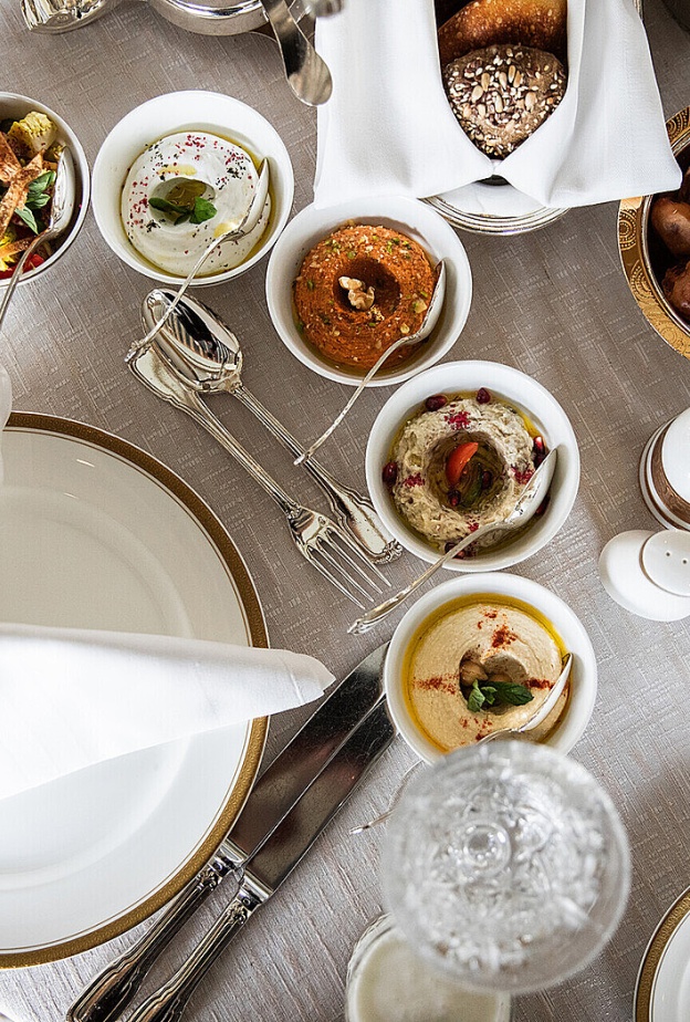 الخيمة الرمضانية المميزة تعود بحلة جديدة في فندق فورسيزونز الرياض.