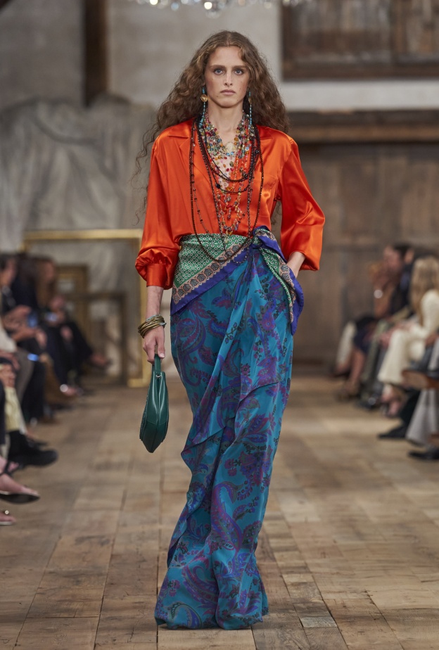 موضة التنانير الزرقاء في رمضان 2024