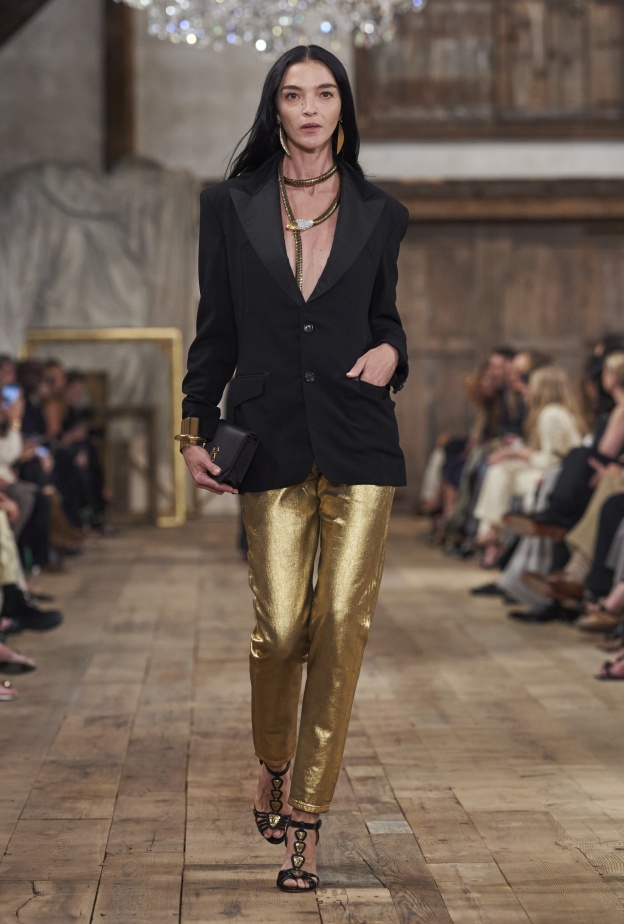 البنطلون الذهبي اللماع في رمضان 2024