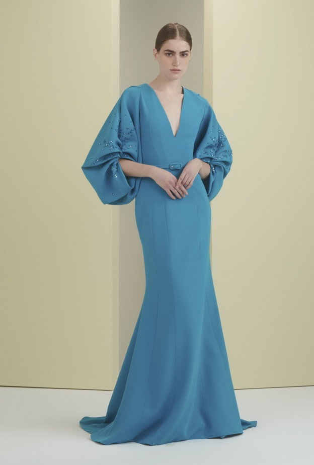 أناقتك خلال الأمسيات الرمضانية مع الفساتين الزرقاء المحتشمة