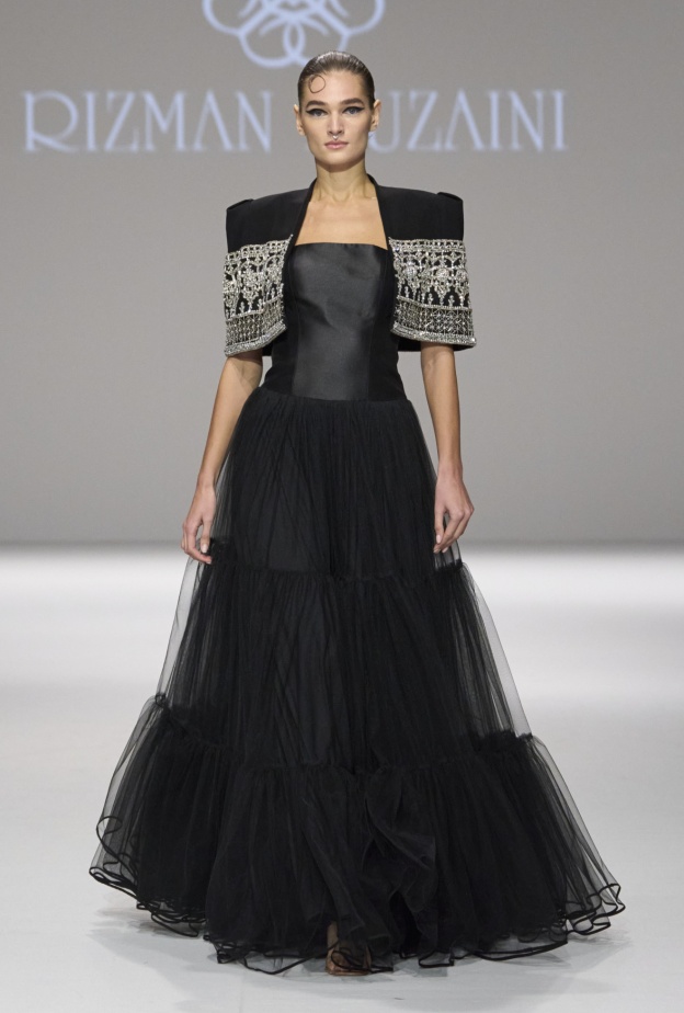 الفستان الأسود سيد الألوان في إفطارات رمضان 2024