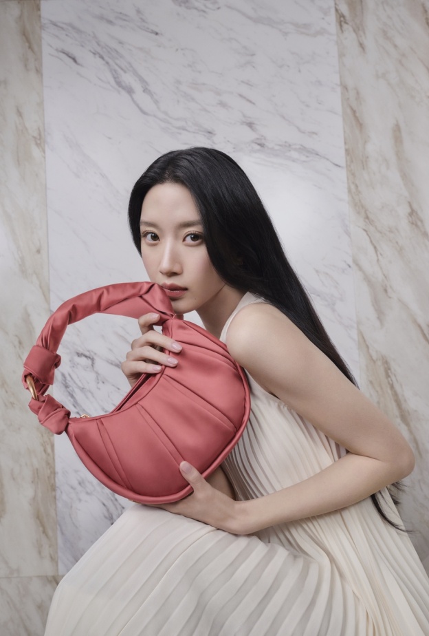 TUMI  تستضيف فعّالية عالمية لإطلاق مجموعة Asra النّسائية في سنغافورة