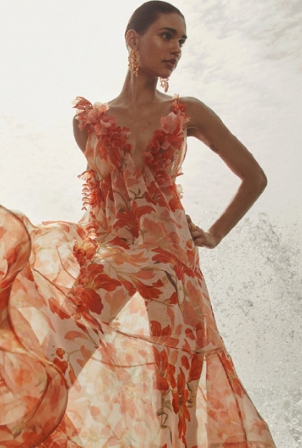 انطلقي نحو إجازتكِ القادمة بتصاميم مُفعمة بالحياة على Mytheresa