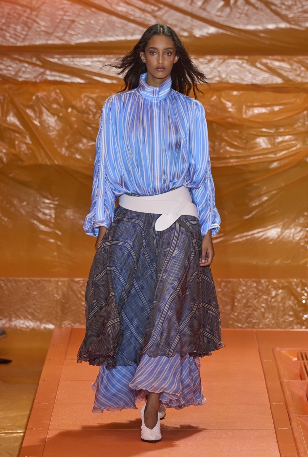 إطلالة من Louis Vuitton