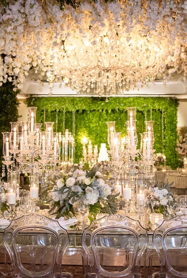 الشموع: الإكسسوار الرومانسي الذي يرافق كل حفلات الزفاف بسحر لا يقاوم